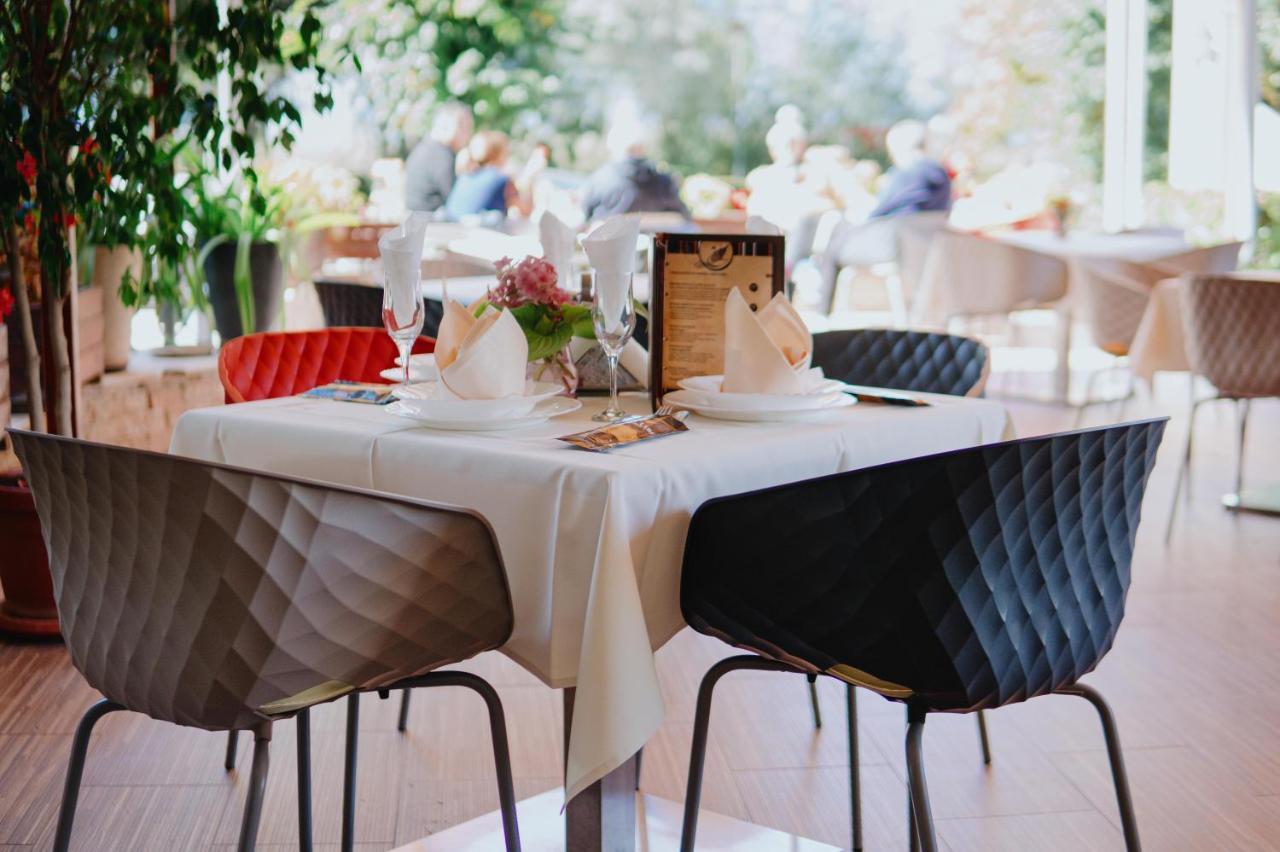 Hotel Lebed Ohrid Bagian luar foto