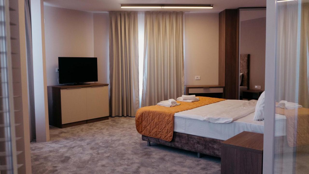Hotel Lebed Ohrid Bagian luar foto