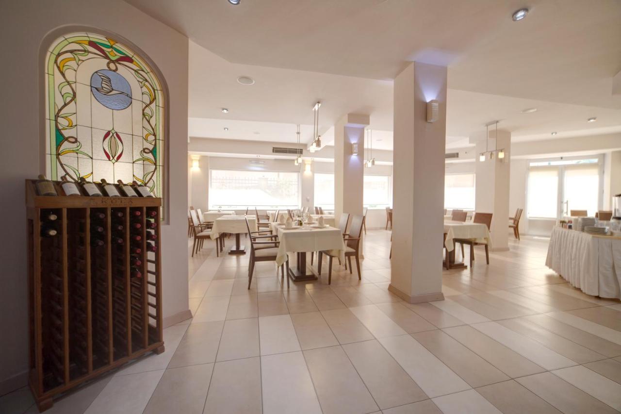 Hotel Lebed Ohrid Bagian luar foto