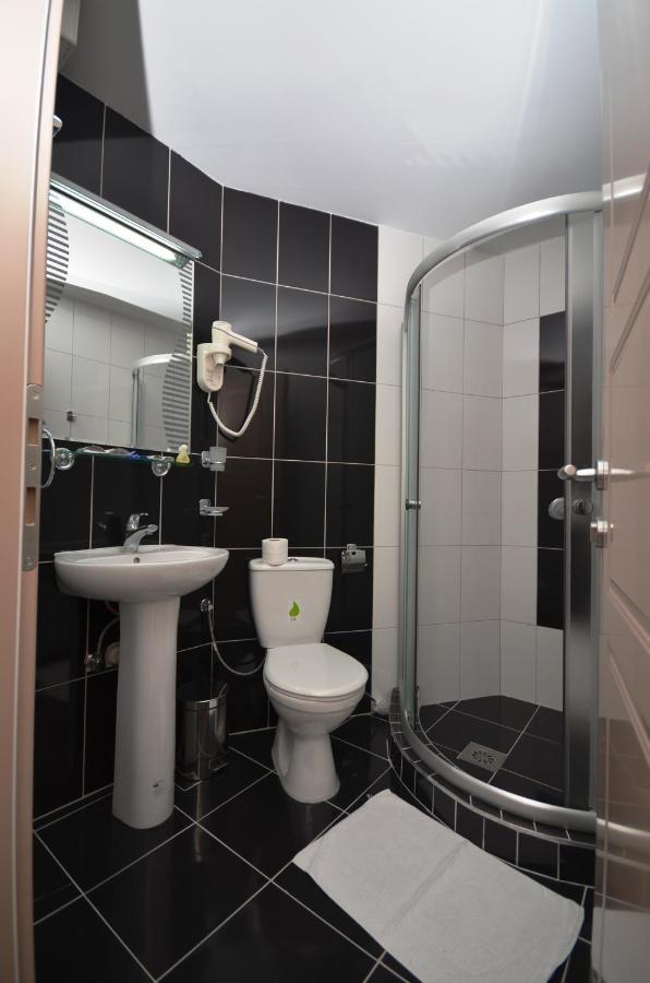 Hotel Lebed Ohrid Bagian luar foto