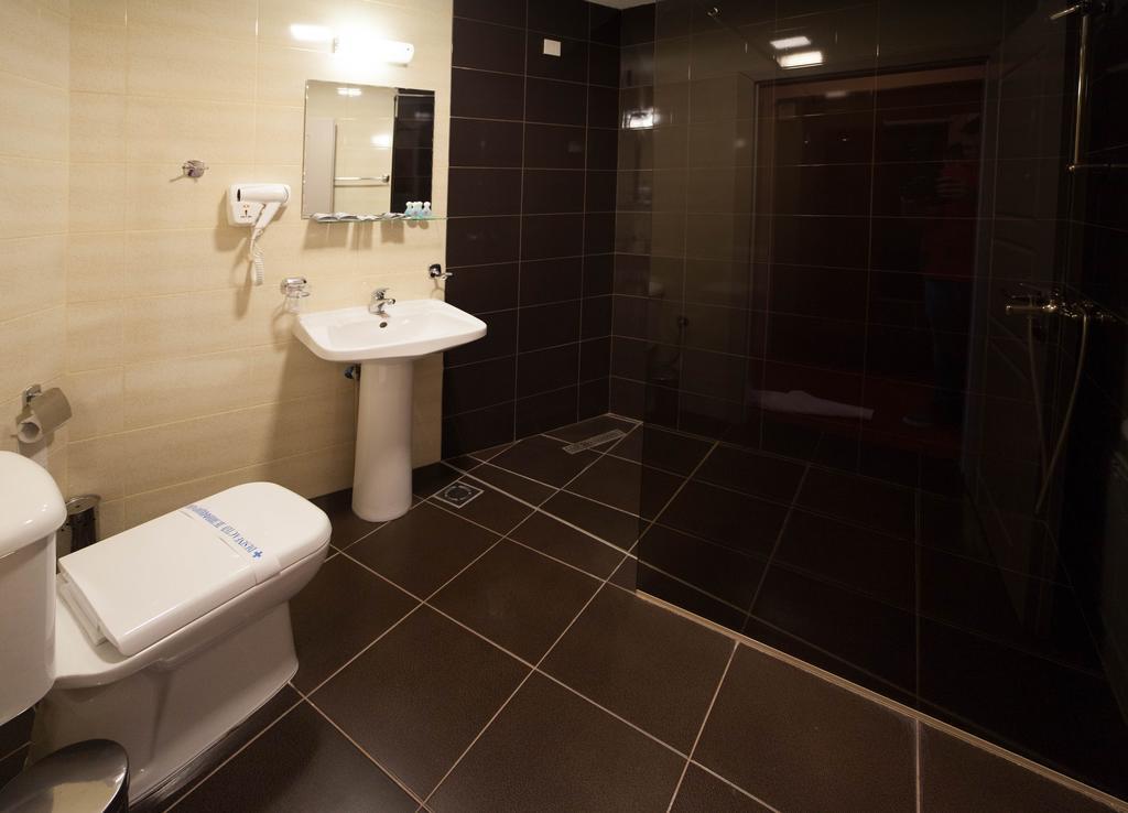 Hotel Lebed Ohrid Bagian luar foto