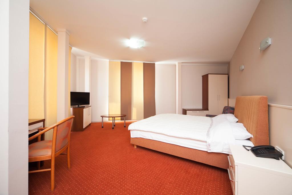 Hotel Lebed Ohrid Bagian luar foto